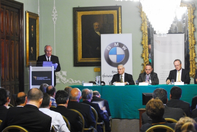 Environment minister announces ambitious electric transport goals