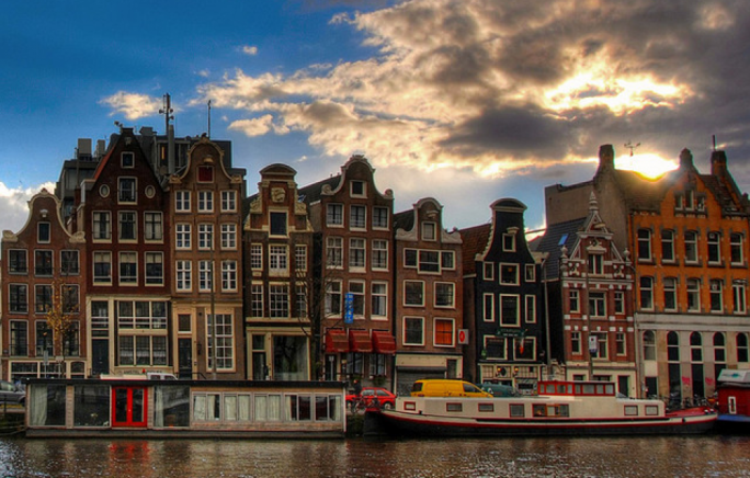The dancing houses along the canal make a picture perfect backdrop as you gently float down the canals
