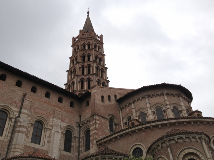 Though the bell tower of the Basilique Saint Sernin is typically Romanesque, the two topmost levels were built during the gothic era – in a gothic style to keep the tower the highest in the city