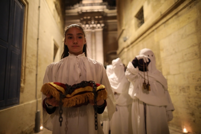 ‘Il-Purċissjoni s-Sewda’ used to involve the participation of several people, men and women, all dressed in black, who were either penitents or else doing a penitence, sometimes by enduring severe sacrifices during the procession