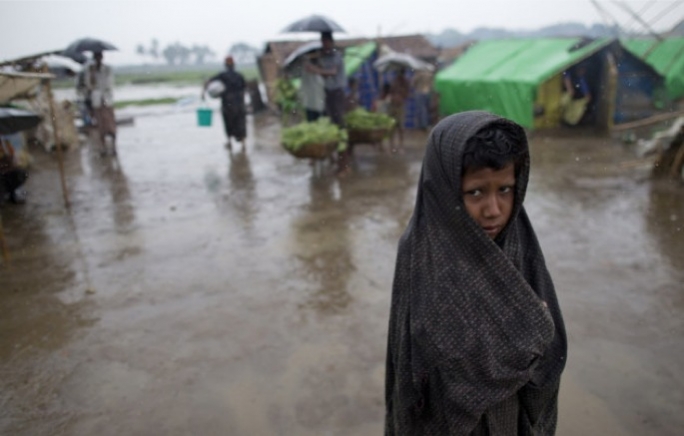 Cyclone Hudhud batters India’s east, three dead