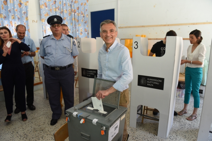 Opposition leader Simon Busuttil casting his vote in Lija (Photo: Chris Mangion/Mediatoday)