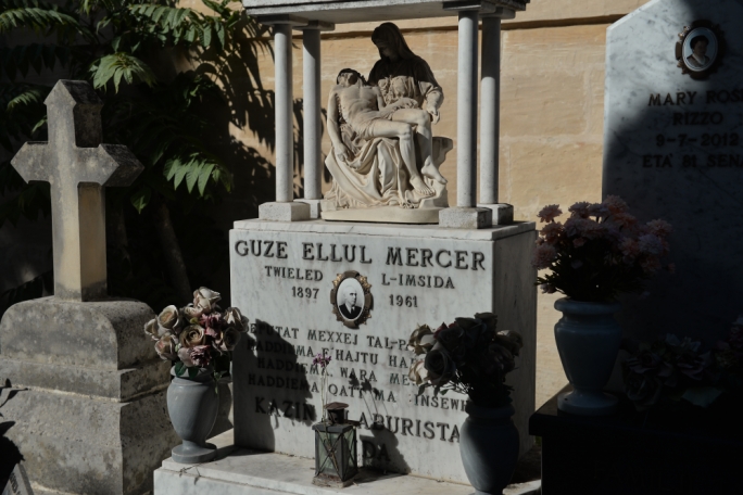 The grave of Guze Ellul Mercer at the Addolorata Cemetery