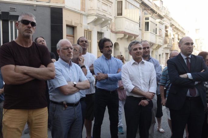 Mayors from neighbouring localities, former PN leader Simon Busuttil and MP Karol Aquilina joined the protest in a show of solidarity