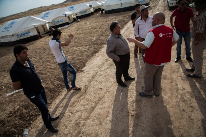 Karl Schembri speaks to refugees in Erbil, Iraq (C) Save The Children
