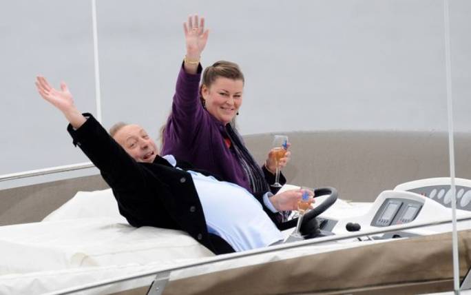Les Scadding, a former mechanic, and his wife Samantha Scadding won £45,500,000 from the EuroMillions lottery in 2009