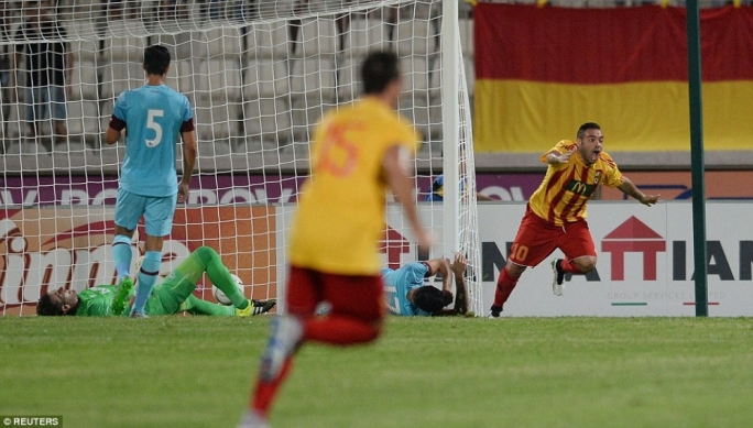 Fabrizio Miccoli opens the scoring after just 15 minutes • Photo: Reuters