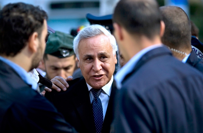 Former Israel president Moshe Katsav (centre)