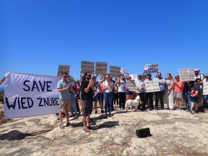 Scrap model plane airstrip, residents tell government