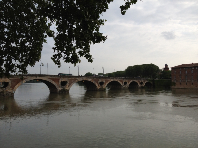 The oldest bridge in Toulouse, the Pont Neuf has survived years of Toulouse’s worst floods as a result of the overflow holes within its structure