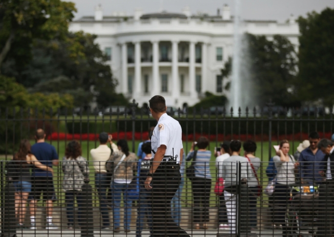 Intruder who jumped White House fence faces 10-year prison sentence