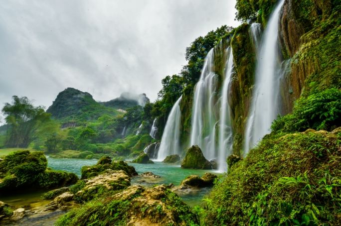 The largest of the waterfalls is 60 metres in height and the views are spectacular