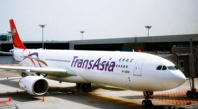 More than 40 reported dead after Taiwanese plane makes emergency landing