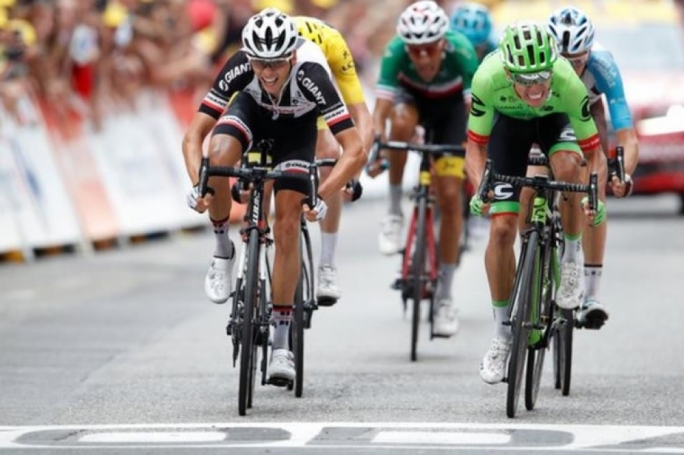 Warren Barguil (left) was pipped on the line by Rigoberto Uran