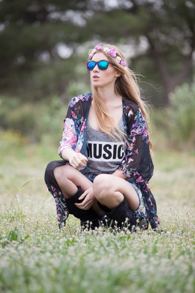 Jennyfer 'music' vest, €9.95 Jennyfer denim shorts, €19.99 Bershka kimono, €35.99 Tally Weijl garland, €5.95 Tally Weijl shades, €7.95