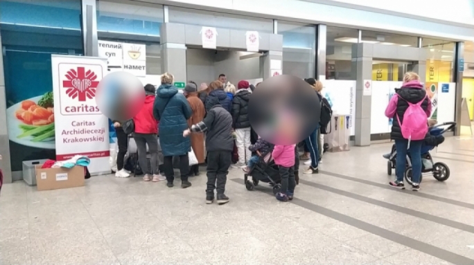 Refugees outside the centre in Krakow (Photo: Carlos Chircop)