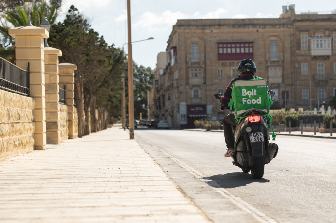 IOM and Bolt join forces to foster better integration support for migrants in the platform economy in Malta