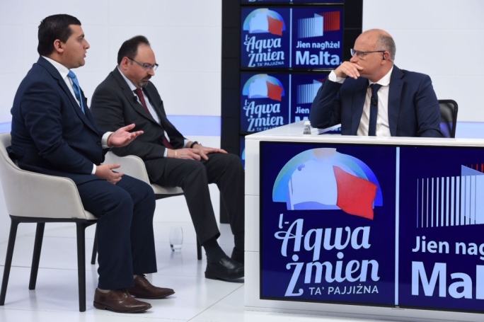 Fabian Demicoli (left) Josef Caruana (centre) and host Saviour Balzan (right)