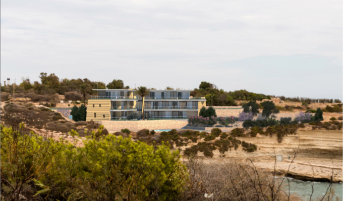 Comparison between the present view of the derelict hotel with that of the proposed new hotel