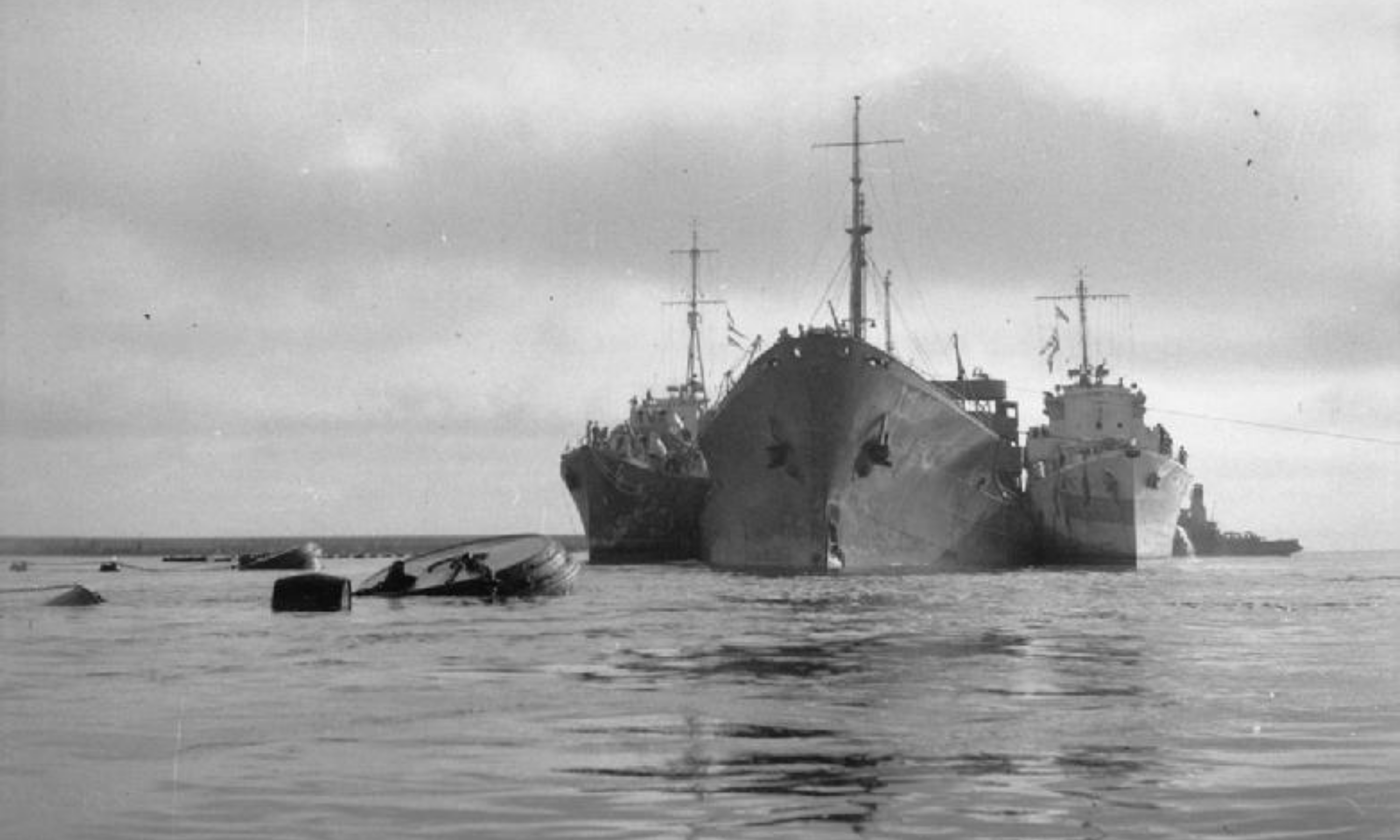 The Ohio approaching Malta supported by destroyers (Photo: War Office official photographer, Deakin Sgt)