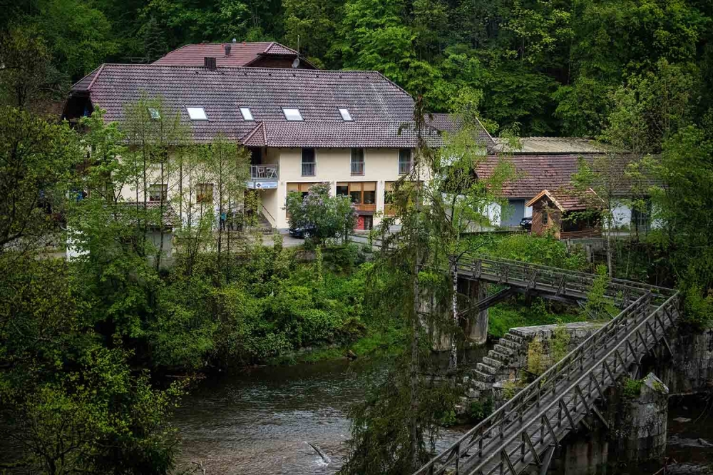Two more bodies found in inquiry into German crossbow deaths