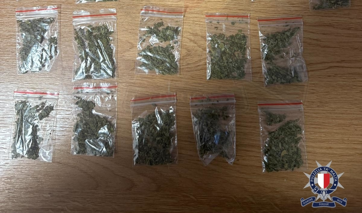 Synthetic drugs and knuckle-duster found on man arrested for drug trafficking in Ħamrun