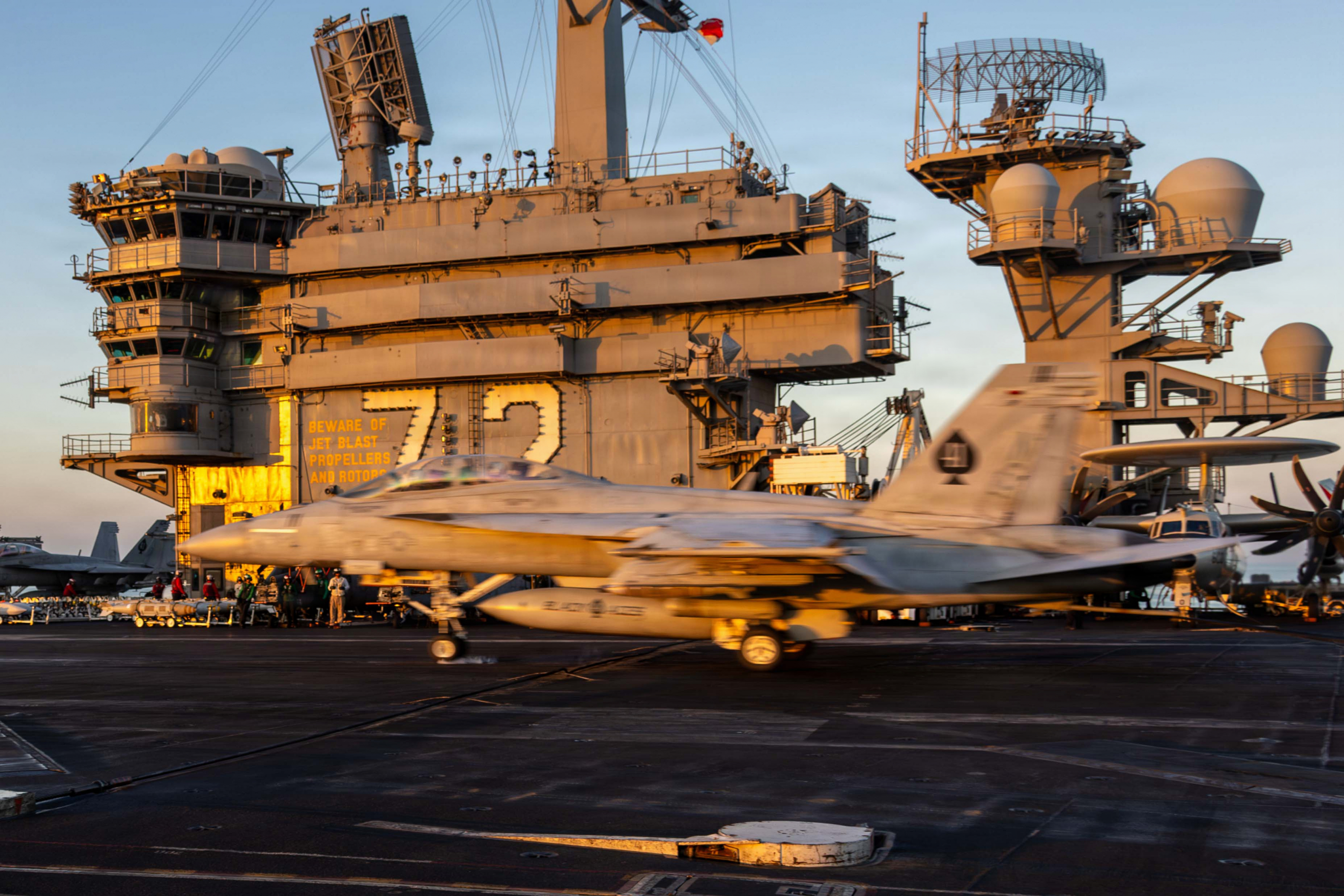 An F/A-18F Super Hornet, attached to Strike Fighter Squadron (VFA) 41, makes an arrested landing on the flight deck of Nimitz-class aircraft carrier USS Abraham Lincoln (CVN 72) in support of Operation Epic Fury, 28 February 2026 (Photo: US Central Command) 