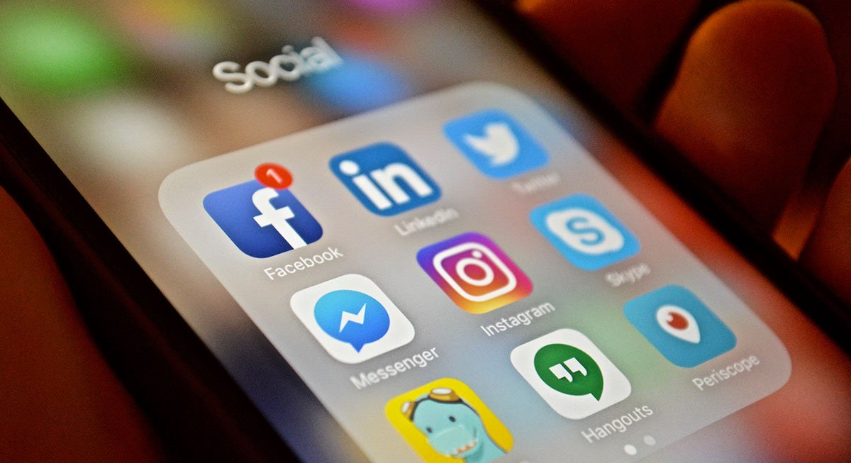Momentum urges government to safeguard youths and act on social media ban