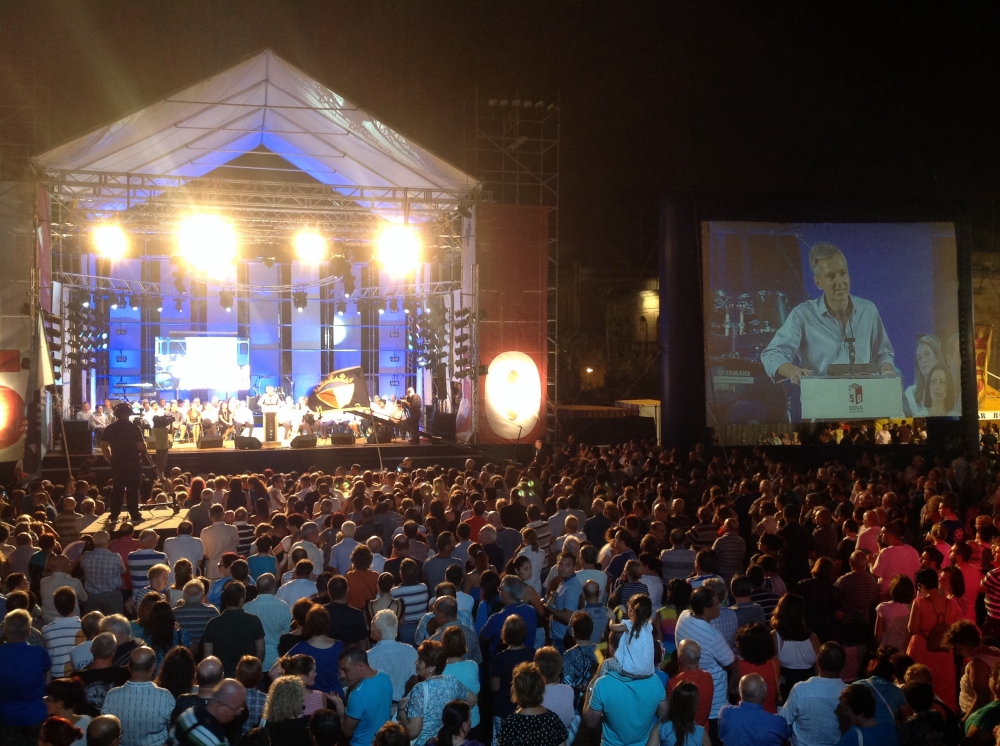 PN leader Simon Busuttil addressing a mass meeting