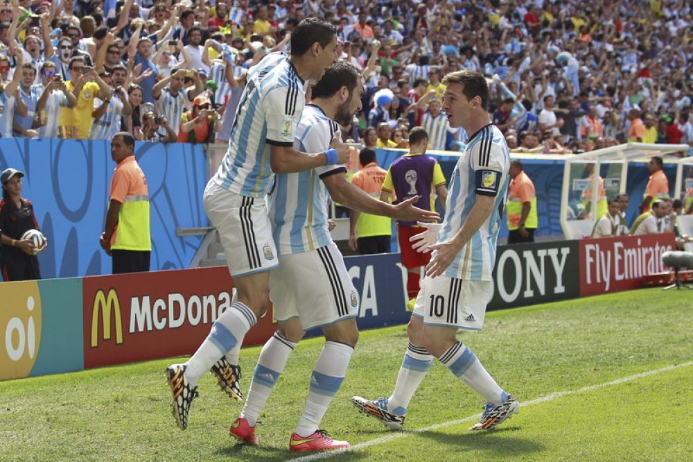 Higuain goal sends Argentina into first semi-final since 1990