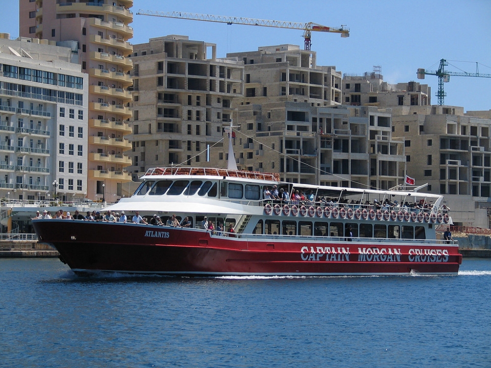 Captain Morgan's Atlantis replaces Bahari in housing migrants outside territorial waters