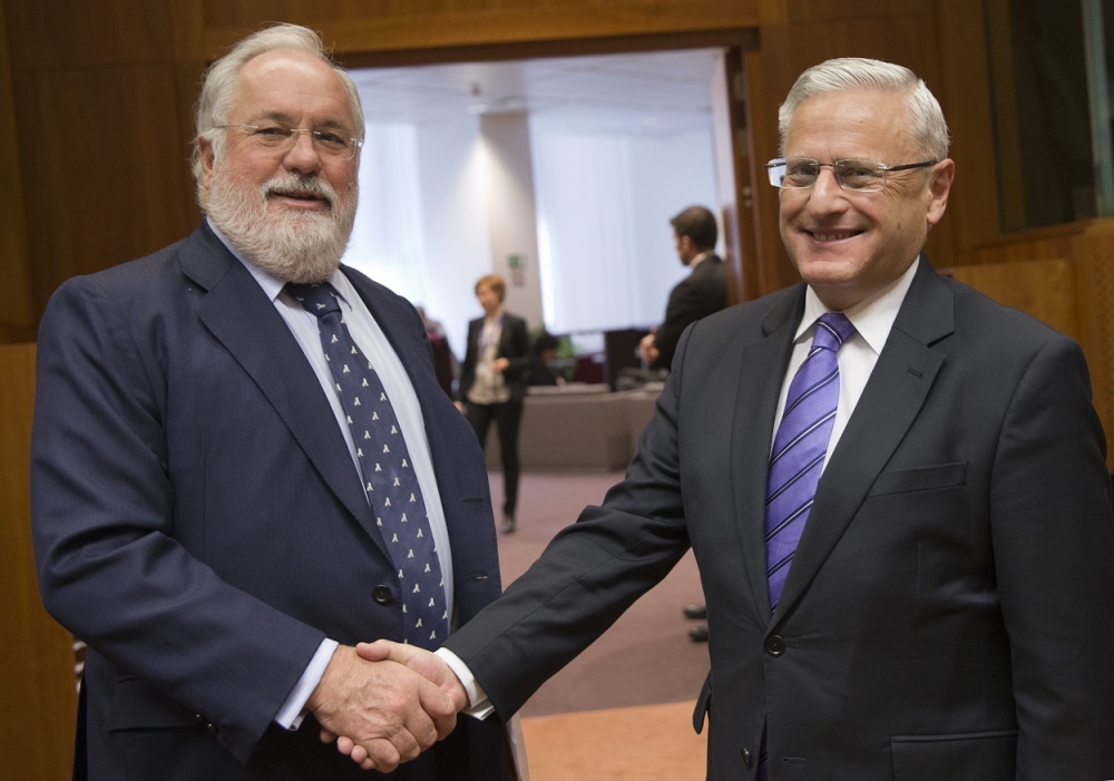 Leo Brincat (r) with EU Energy Commissioner Miguel Arias Canete