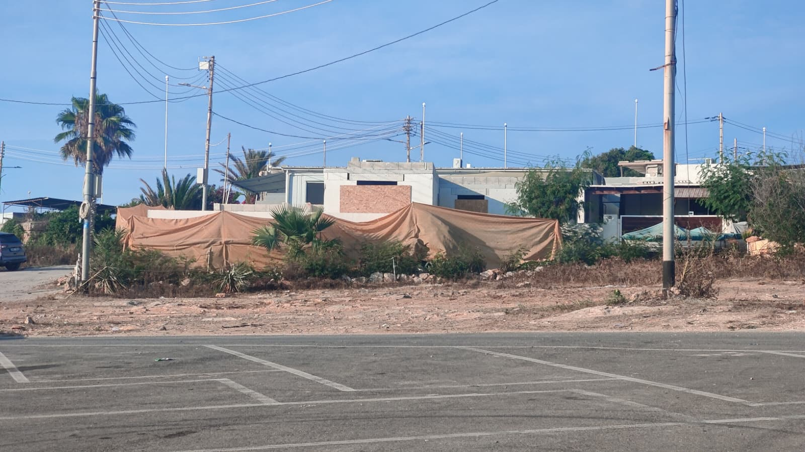 As of last Wednesday (see photo) the illegal villa in Armier was still relatively intact