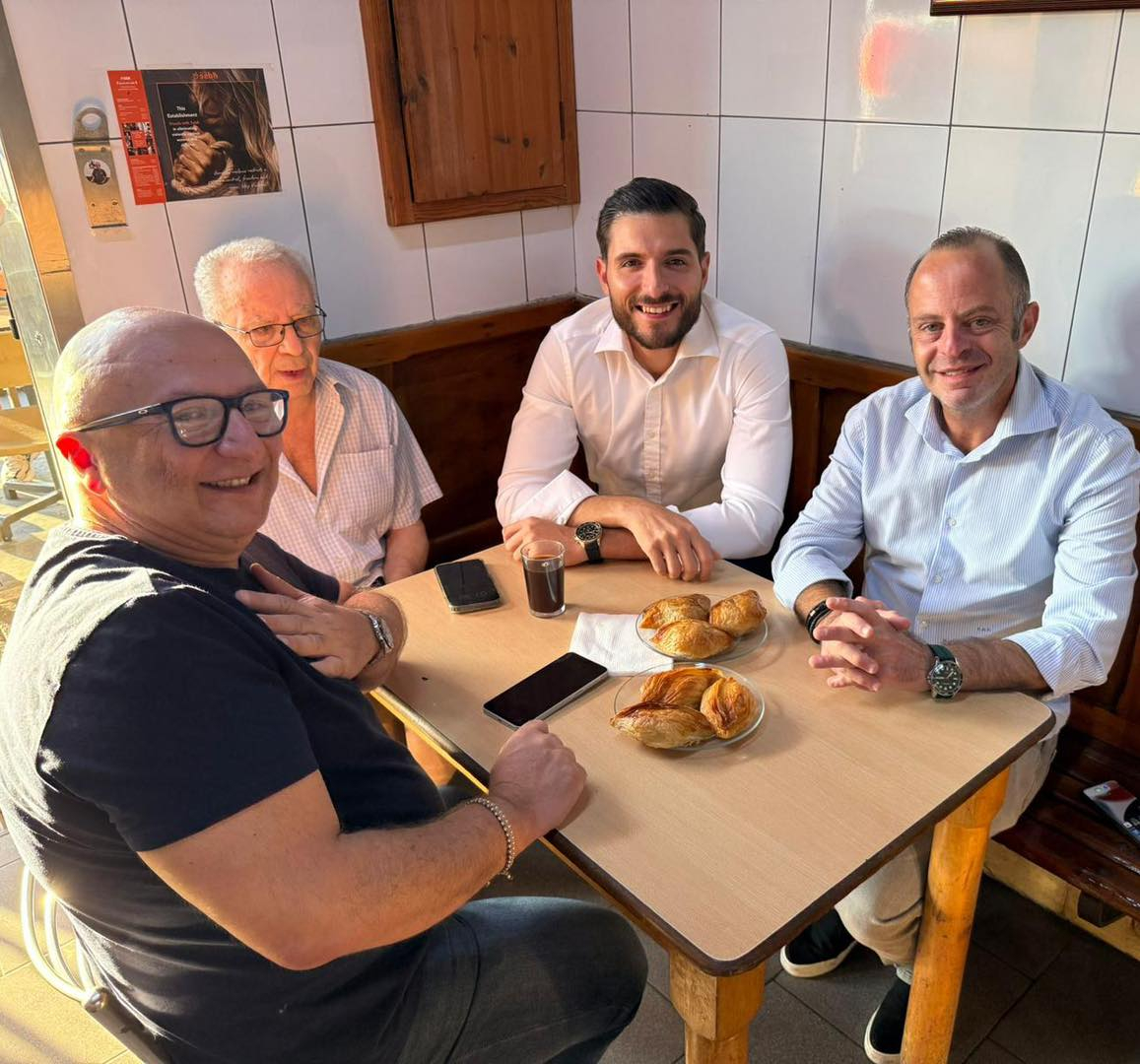 Opposition leader Alex Borg having a pastizz at Serkin 