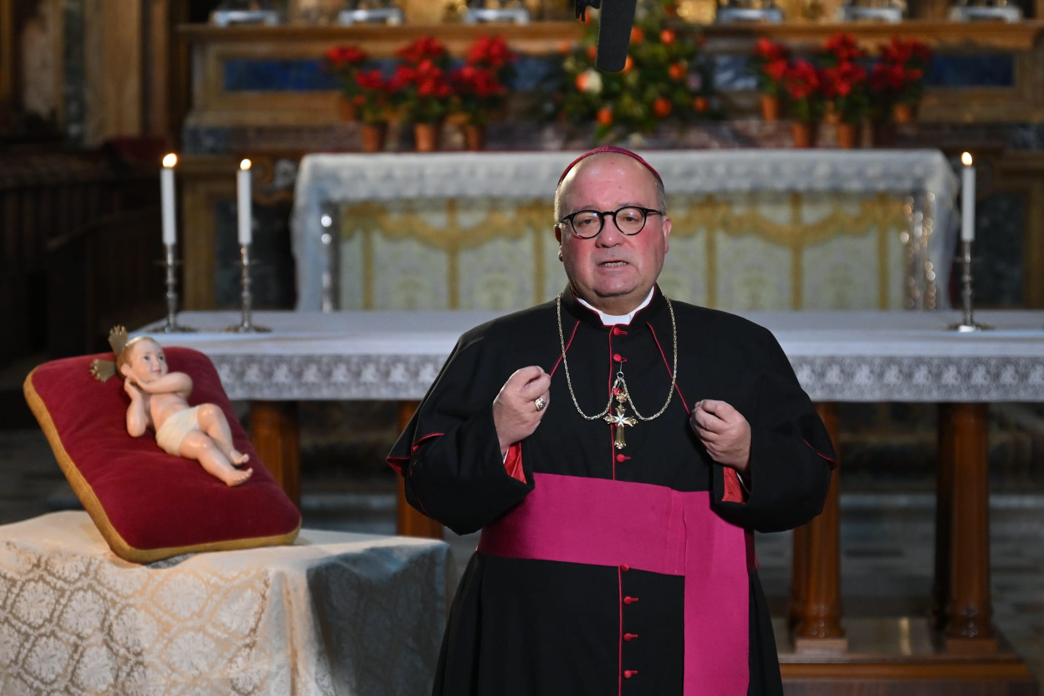 Archbishop warns of detachment through social media, AI misinformation