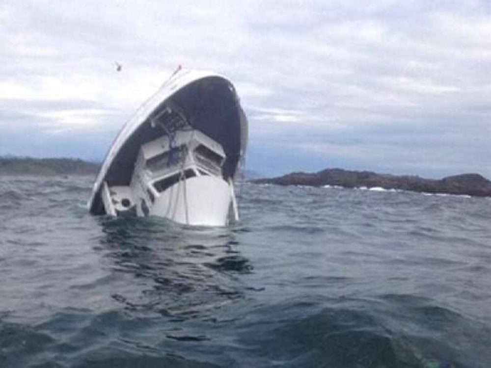 A vessel carrying 27 tourists and three crew members, capsized off Vancouver Island, leaving five people dead and one man missing