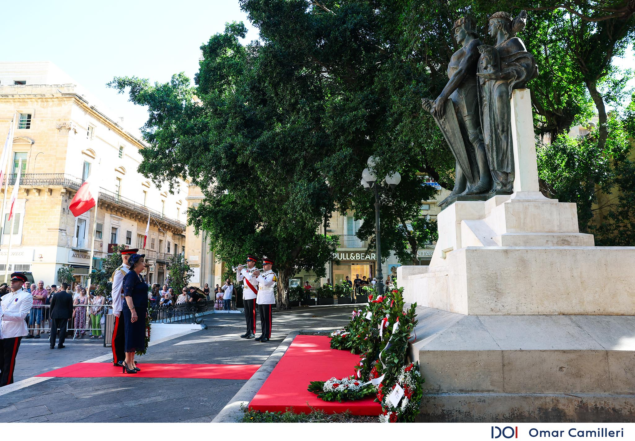 President Myriam Spiteri Debono lays wreath at the Great Siege Monument (Photo: DOI)
