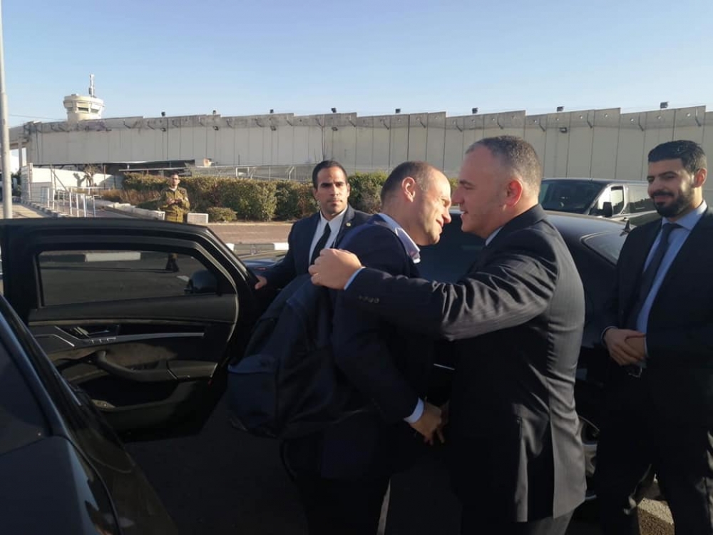 Joseph Muscat is greeted by Fadi Haninia