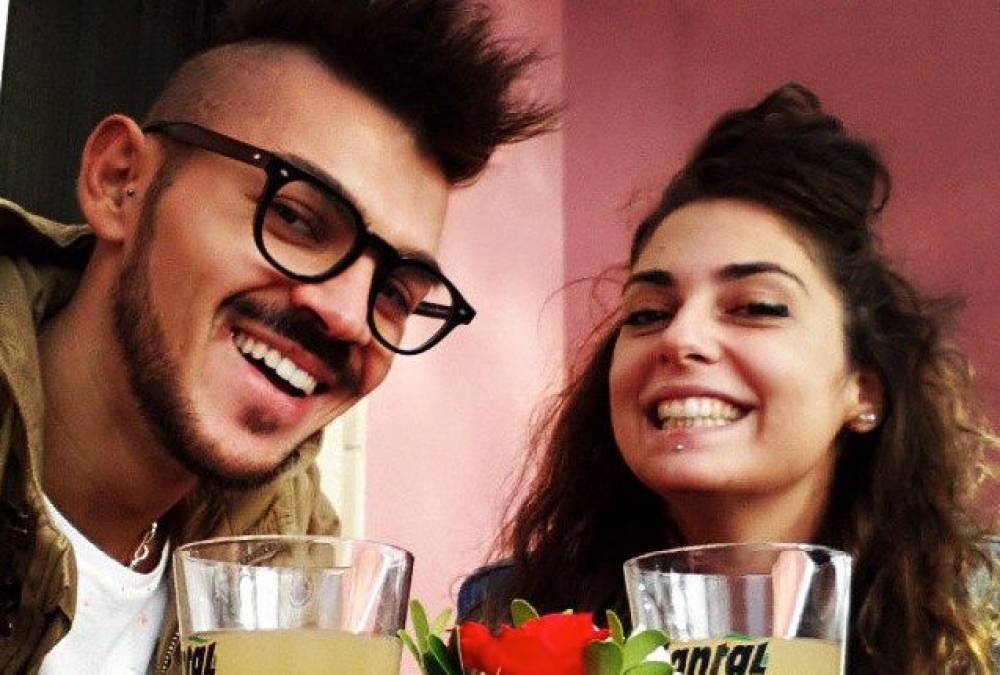 Italians run out on airport apron to stop Ryanair flight