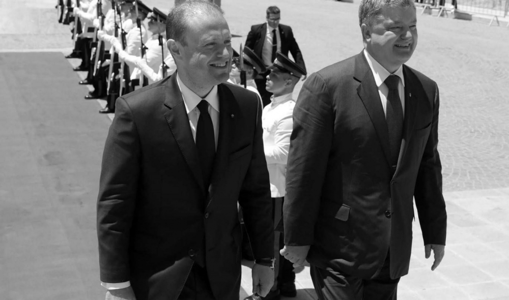 Maltese Prime Minister Joseph Muscat (left) and Ukranian president Petro Poroshenko (right) (Photo: Omar Camilleri/DOI)