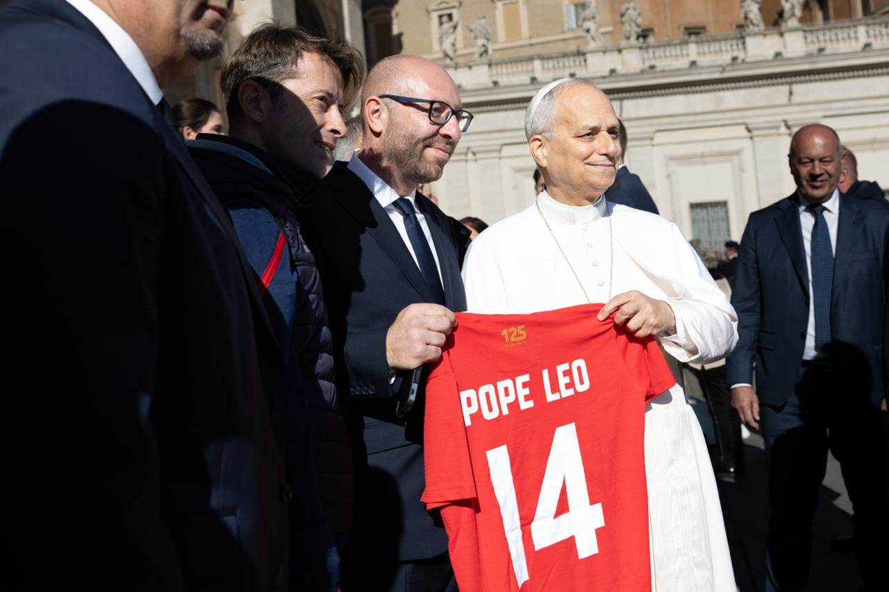 MFA President Bjorn Vassallo presents Pope Leo with national team shirt