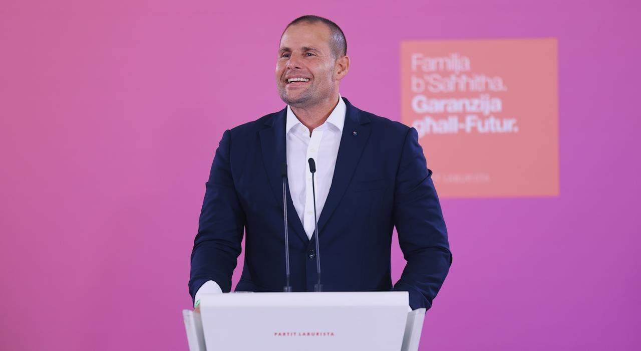 Delia stance on foreign workers ‘hypocritical’, Robert Abela tells supporters