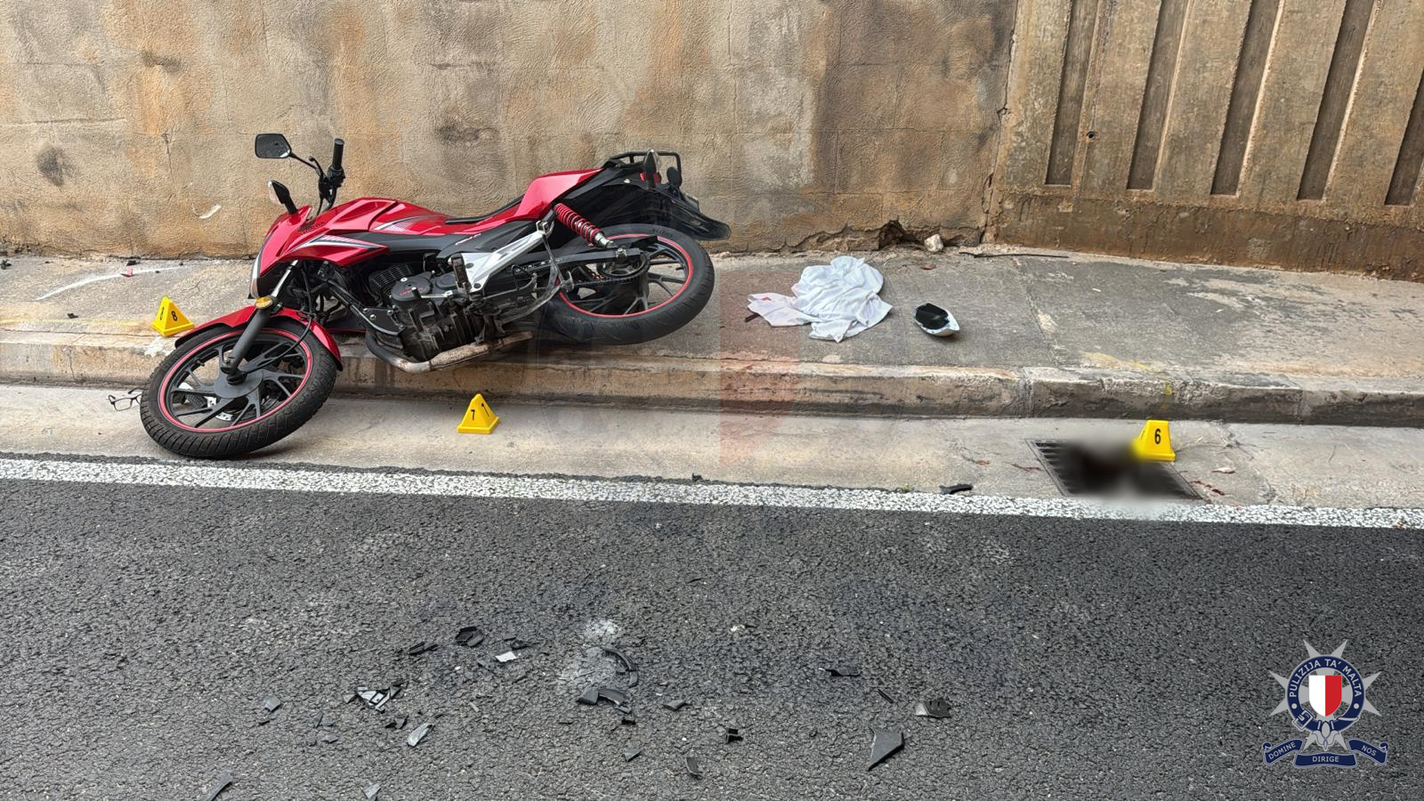 Man on the run after fleeing traffic accident in which he seriously injured motorcyclist