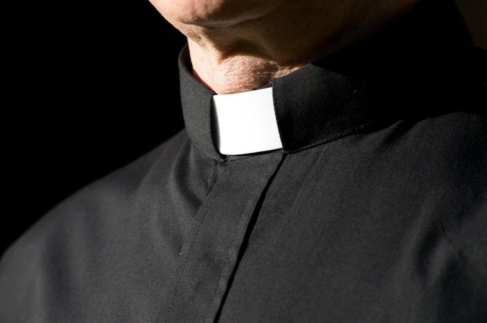 Man remanded in custody after threatening priest with scissors