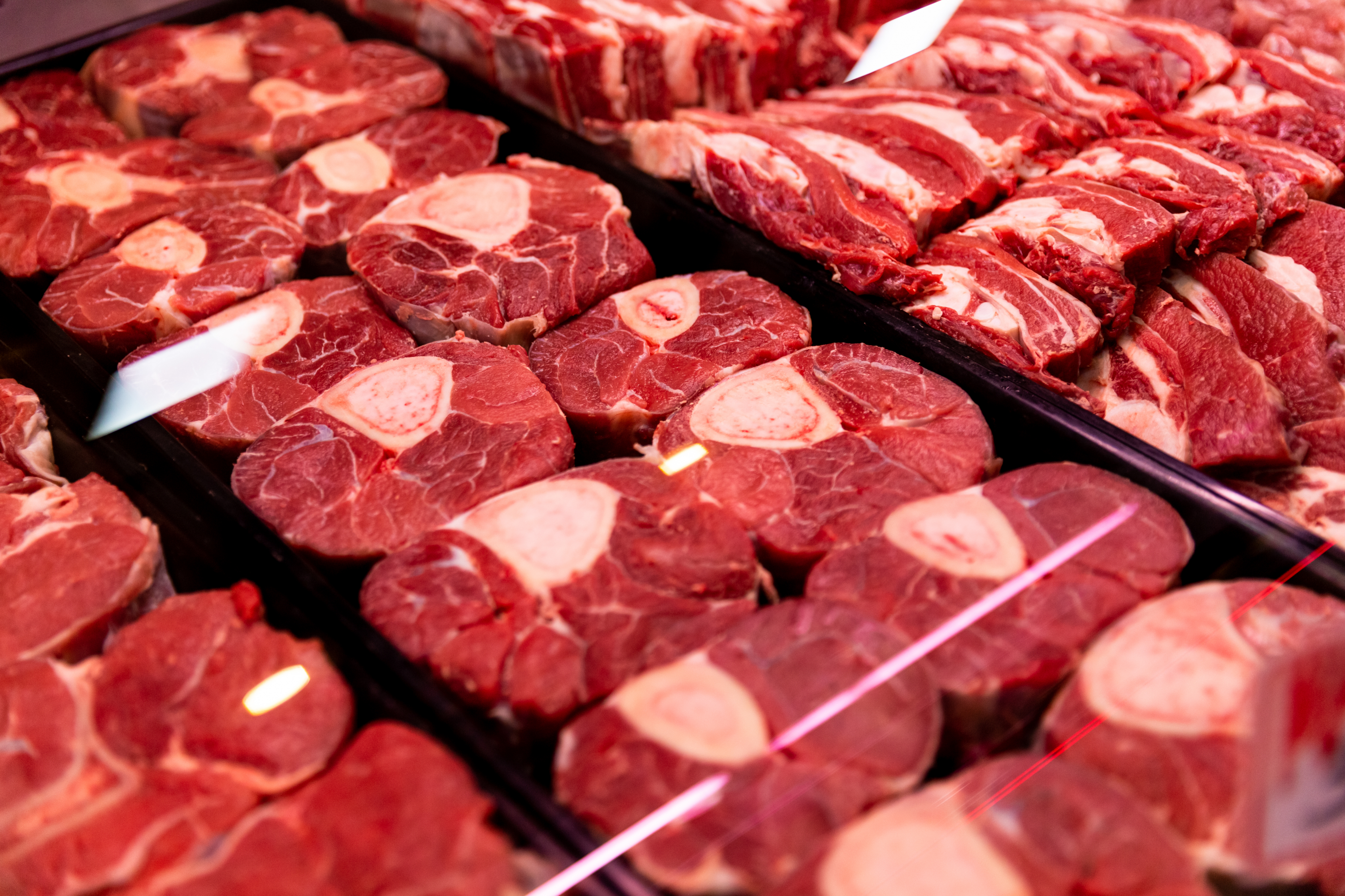 The strongest upward pressure on grocery bills has come from the butcher’s counter. Meat alone added 0.2 percentage points to the overall inflation rate, reflecting global trends that kept international meat prices elevated, with a 6.1% annual increase recorded by January 2026