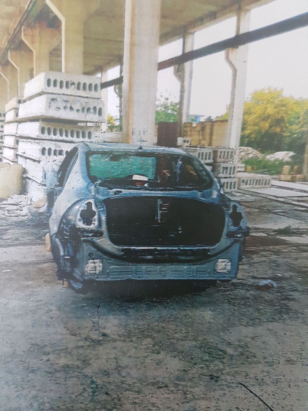 Man takes car to Renault agent for repairs, ends up with destroyed vehicle