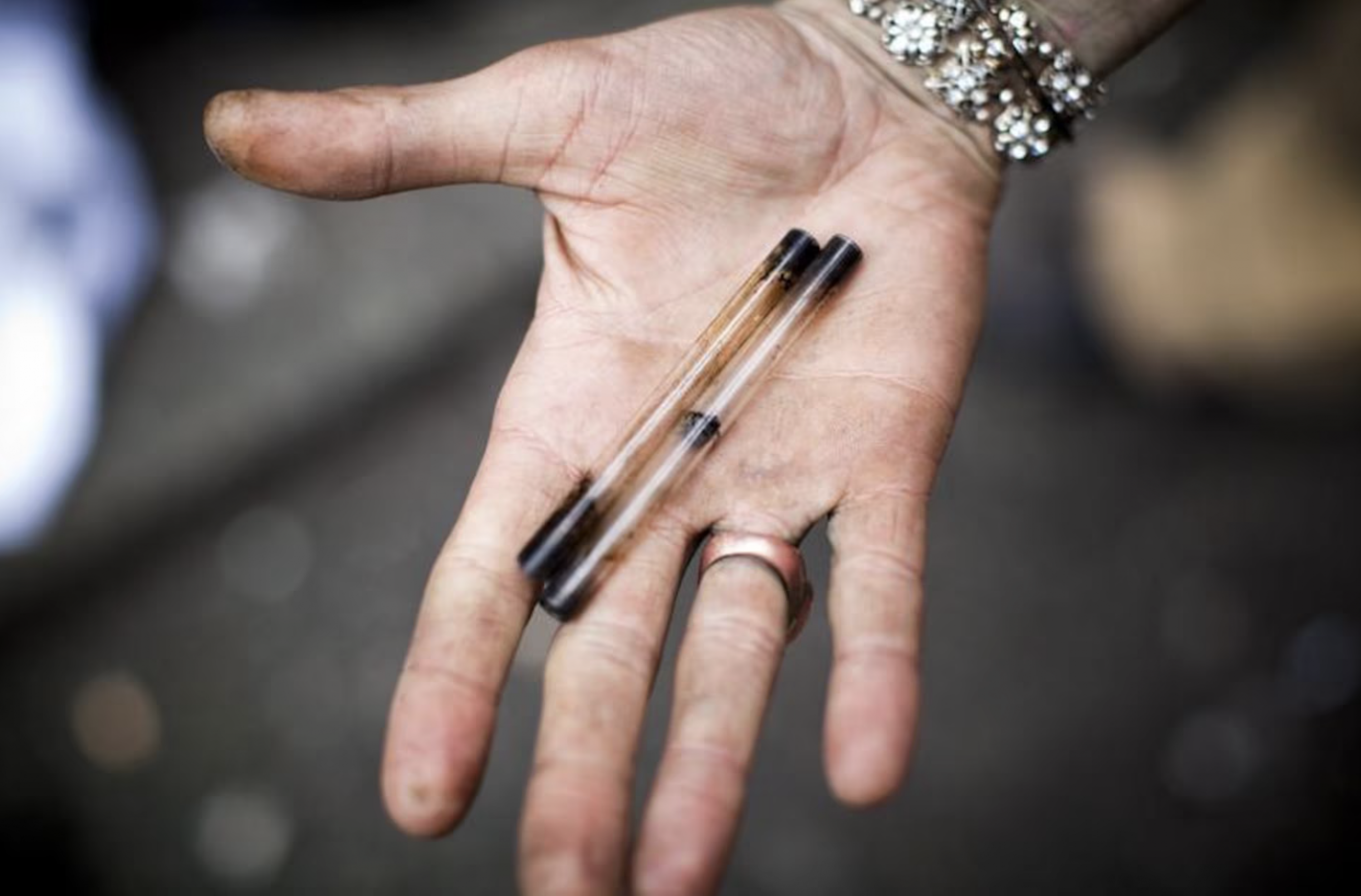 Thief used coke pipe to emulate fake gun as he robbed cab driver’s car