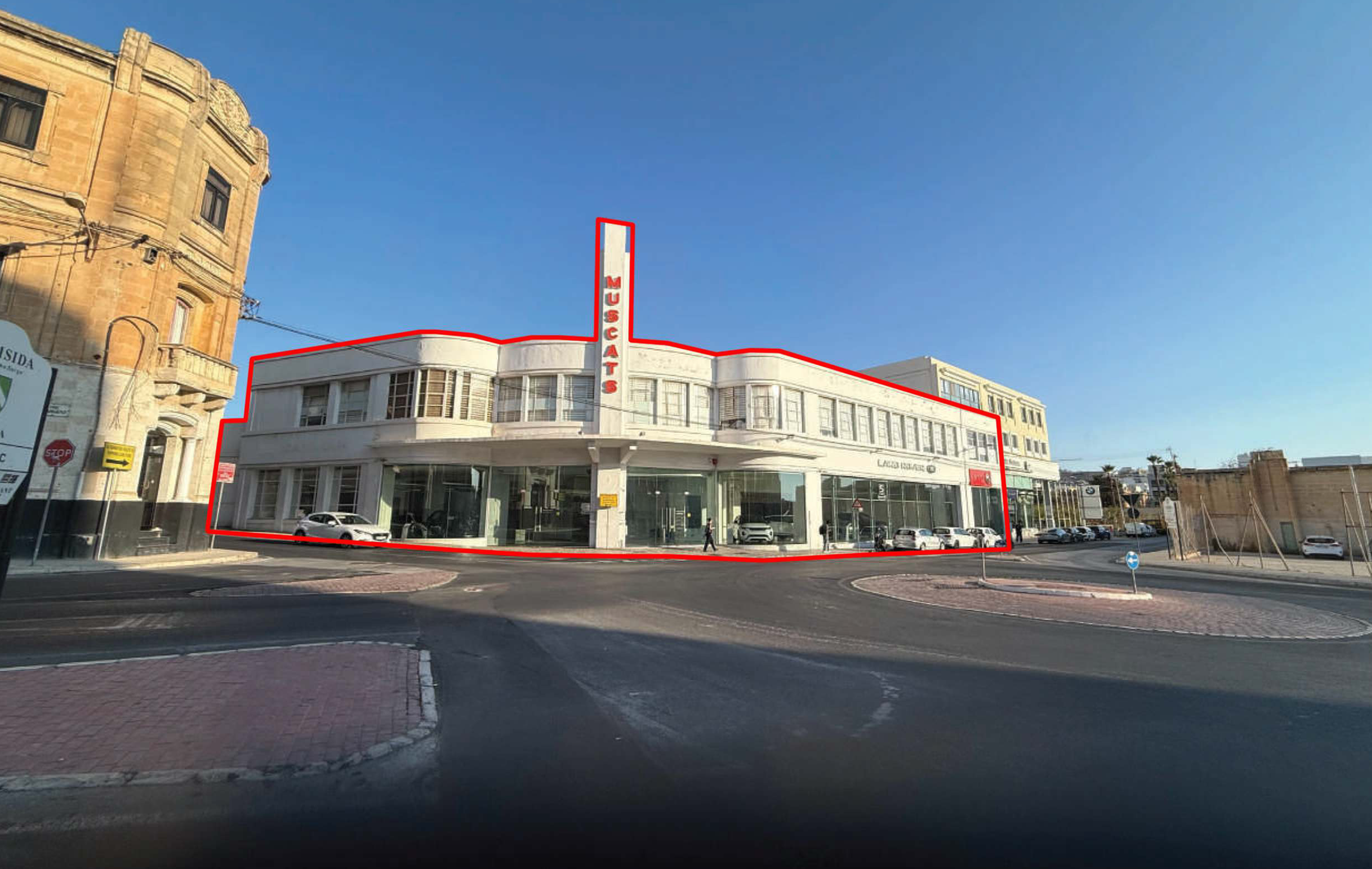 Mizzi Estate Limited has presented a planning application proposing a 31-storey tower comprising offices, a hotel and residential units instead of the Muscat Motors showroom in Gżira
