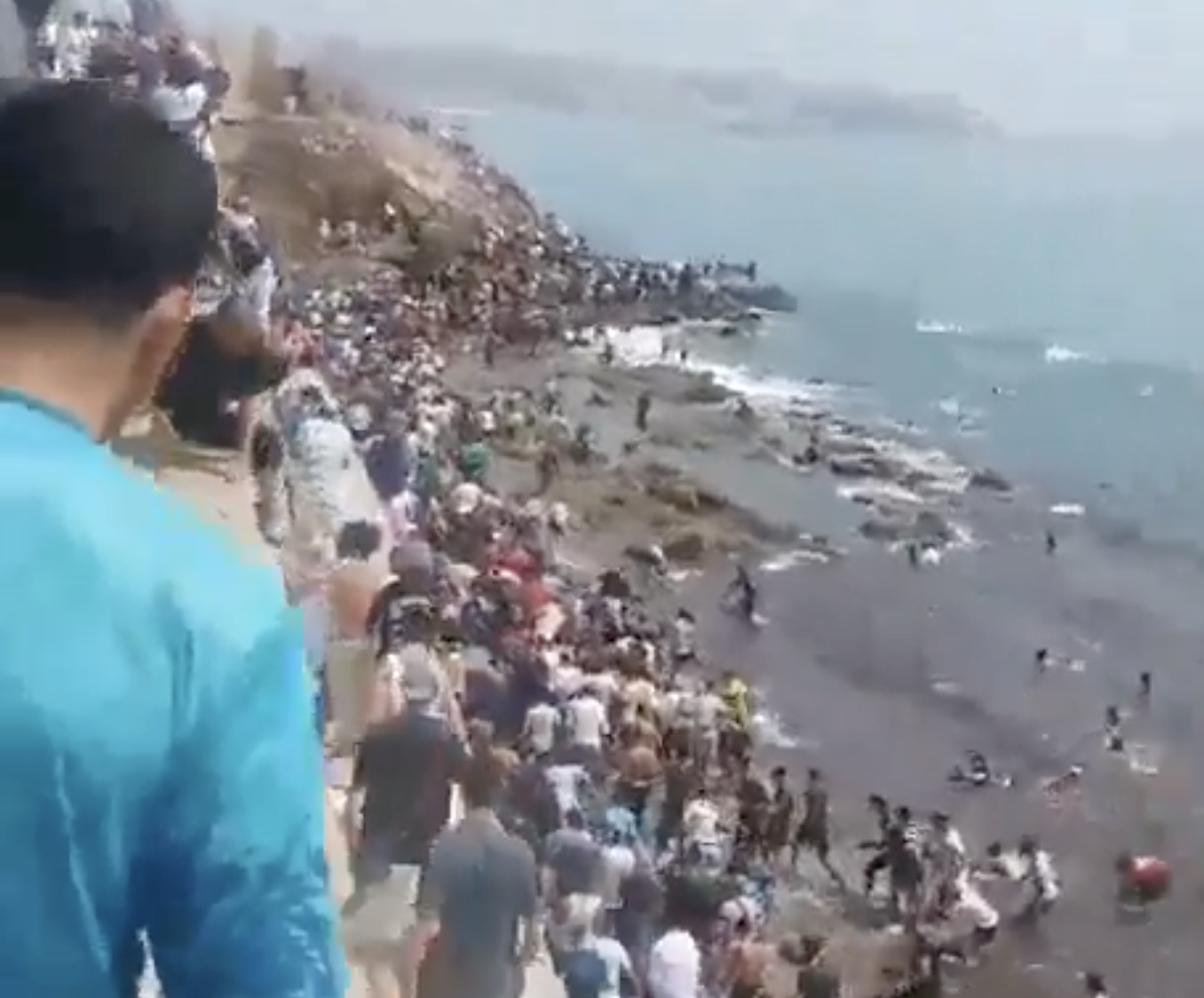 Photo: maltatoday.com.mt Ceuta : Des dizaines de milliers de migrants traversent l'enclave espagnole