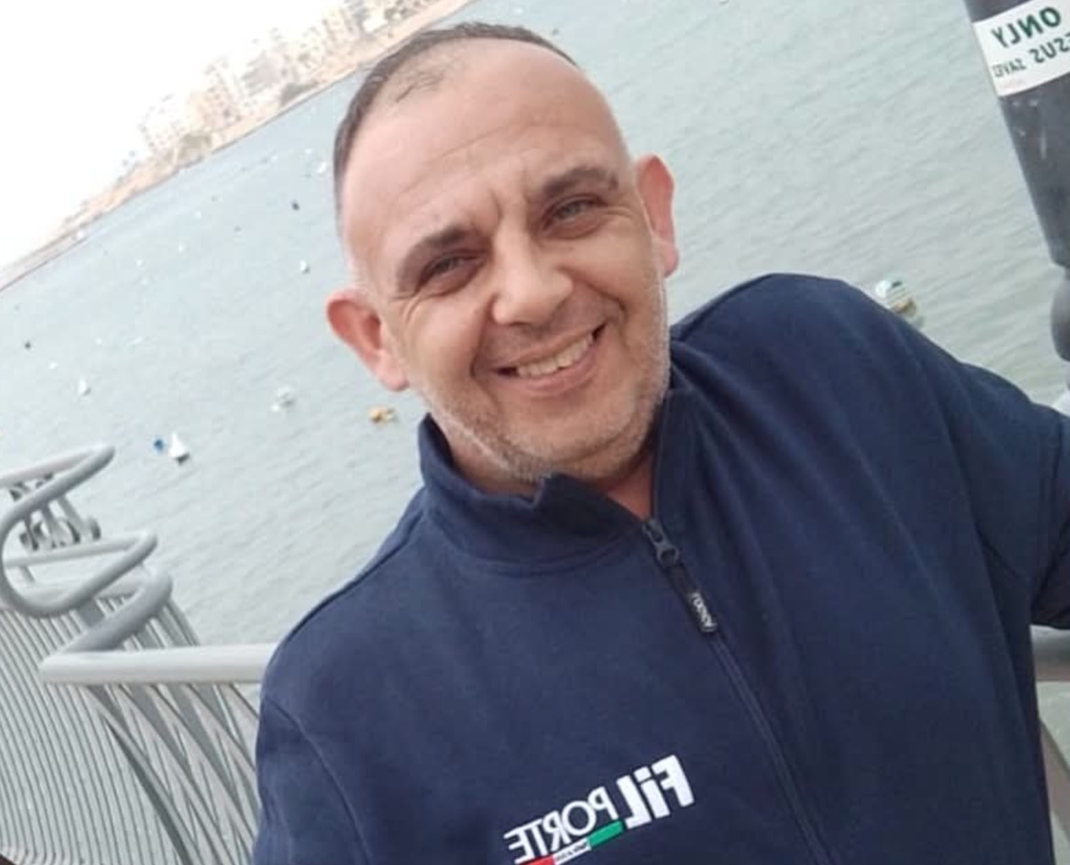Fraudulent Italian merchant flees, leaving customers angry and doorless